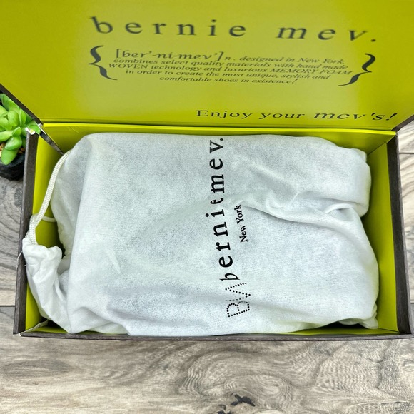 ❌SOLD❌NIB Bernie Mev 39 8 Red Multi Open Toe Woven Stretchy Mary Jane Flats - Picture 10 of 11